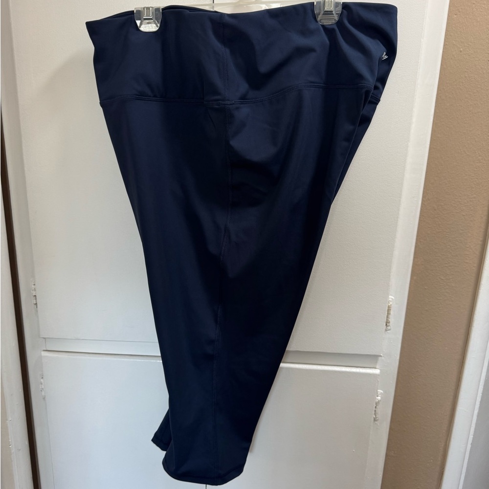 Amazon Essentials Women's Navy High-Waist Cropped Leggings 3X